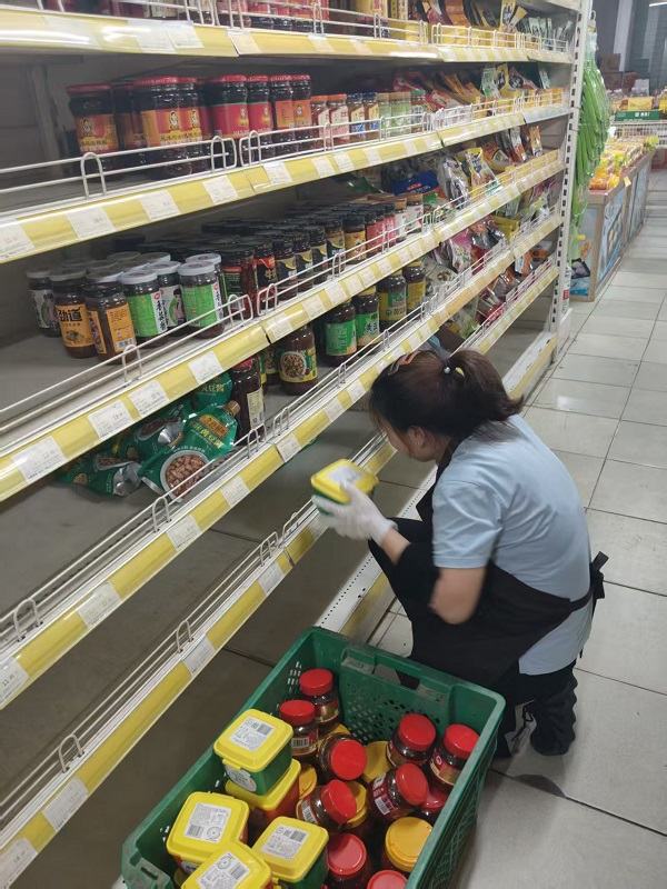 天惠超市青山店貨架布局調(diào)整與大掃除：優(yōu)化空間，提升購物體驗(yàn)